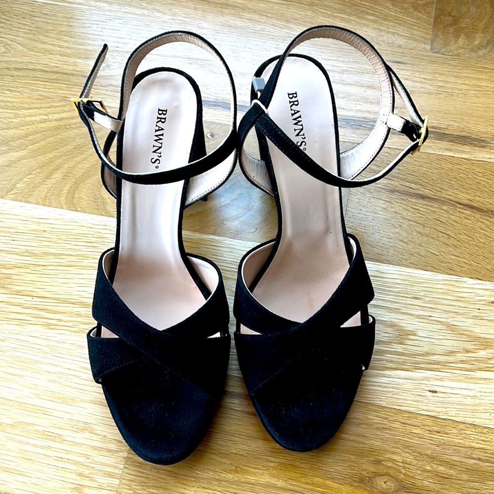 NWT SUPER COMFY Brawn’s women’s platform suede sandals. Black. Size 10. UK 40.